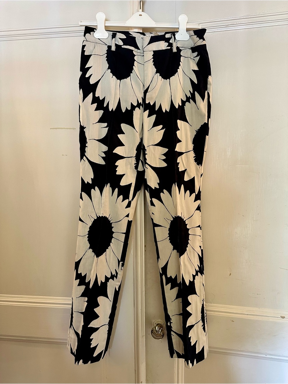 Alice + Olivia Black and Cream Floral Print Pants